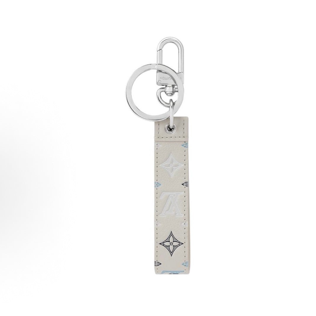 1V key chain-741